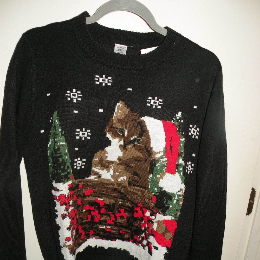 BLACK 100% ACRYLIC SWEATER W/ SANTA CAT IN CHIMNEY DESIGN ON IT   MEDIUM
